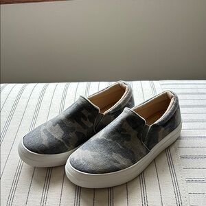 Soda Gray Casual Slip-On Sneakers